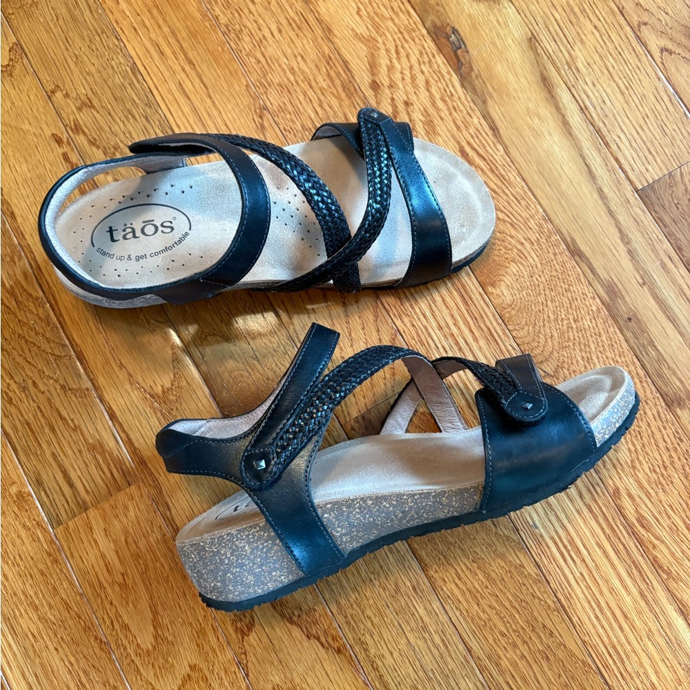 Taos Black Strappy Comfort Sandals